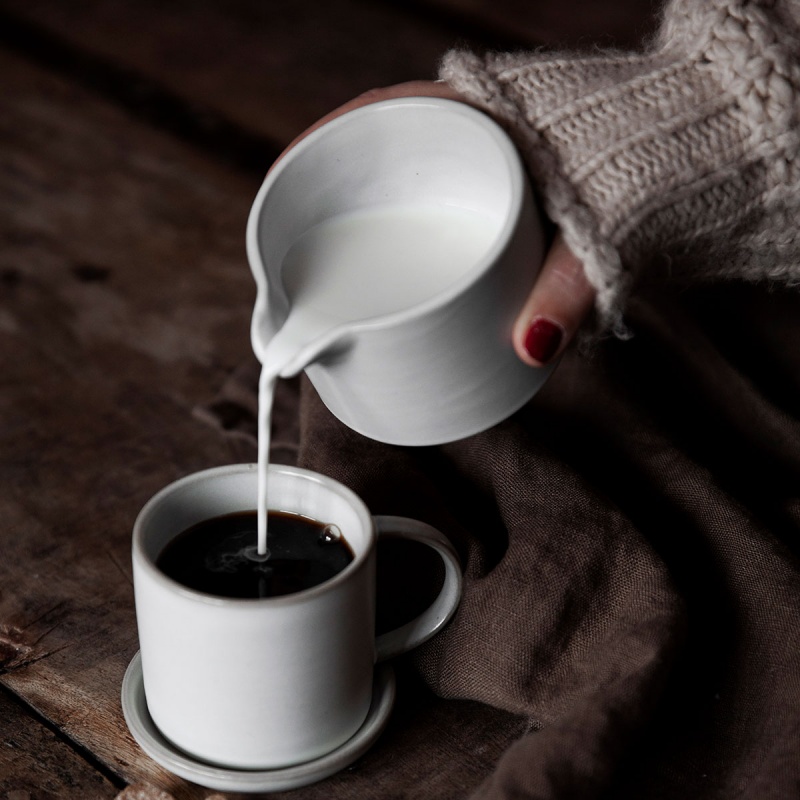 ERNST Tasse mit Untertasse, weiß mit Punkten